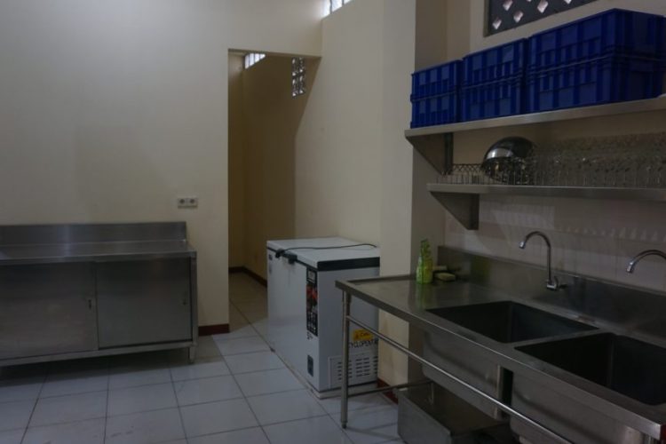 pengoperasian alur satu arah dapur sekolah