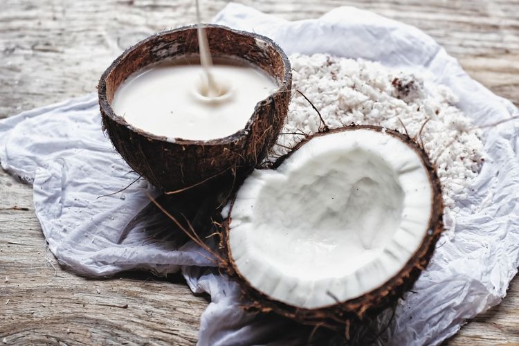 cara memarut kelapa untuk santan