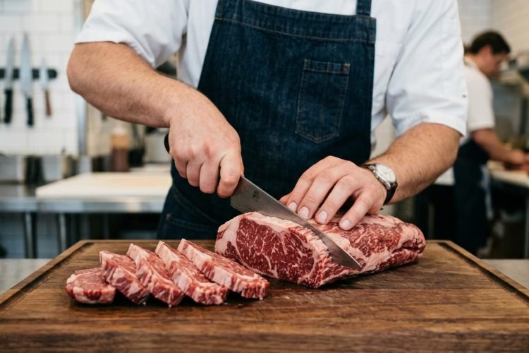 Cara Memotong Daging Sengkel agar Empuk dan Mudah Diolah